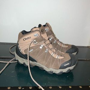 Womens size 9 Oboz hiking boots - worn once!